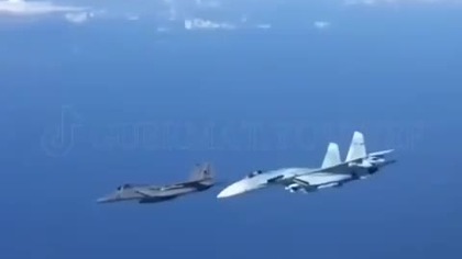 Rosyjski myśliwiec zmusza myśliwiec USA do odejścia od rosyjskiego bombowca