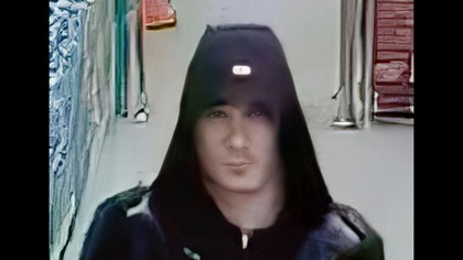 Tak wyglądał sprawca brutalnego ataku na 16-latce.  Monitoring z Biedronki