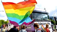 Parada Równości w Warszawie. Obrońca krzyża: Jesteście całkiem przyzwoici!