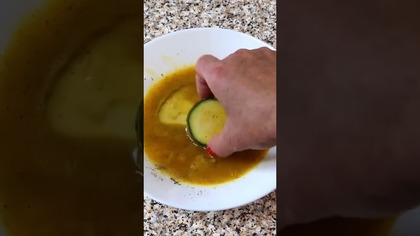 Cukinia smażona #shorts #smakowitedania #gotowanie #pyszne #food #przepis #jedzenie #cooking