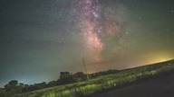 Timelapse pokazujący rotację Ziemi względem Drogi Mlecznej