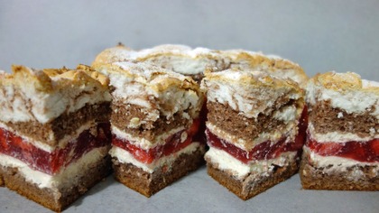 Ciasto Truskawkowa Chmurka  z pysznym kremem i truskawkami