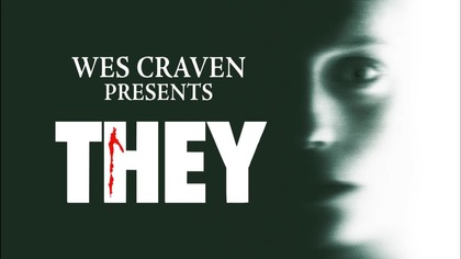 Horror

Julia Lund panicznie boi się ciemności. Gdy gaśnie światło w jej umyśle budzą się demony z dzieciństwa. Są przerażające, ale nieokreślone. Wkr&oacute;tce odkrywa, że nie tylko ona odczuwa podobne lęki. Spotyka ludzi, kt&oacute;rzy już wiedzą, czego się boją. Ich koszmarem są ONI.