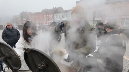 Ciepła zupa dla potrzebujących, częstowano na Rynku Głównym