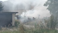 Dwa garaże spłonęły przy ul.  Tuwima w Jaworznie