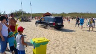 Zakopana terenówka na plaży w Sobieszewie