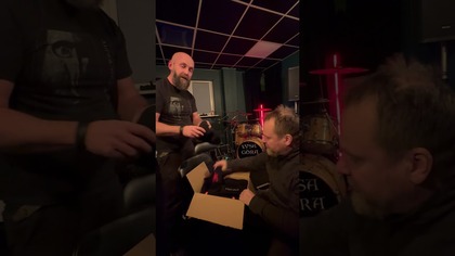 Wuje prezentują !  Polecamy obejrzeć do końca na dobry dzień! #drummer #folkmetal #funny #unboxing