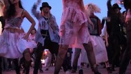 Zombie Walk w Warszawie - Żywe trupy przeszły przez miasto!