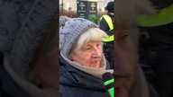 Pani nie jest zachwycona demonstracją