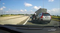 Motocyklista uczy szeryfów przepisów ruchu drogowego