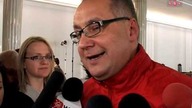 Wikiński przegrał zakład. Musiał biegać!