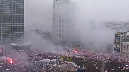 BOSAK Z HONORAMI PRZYWITAŁ NAWROCKIEGO NA MARSZU NIEPODLEGŁOŚCI! TŁUM OSZALAŁ!