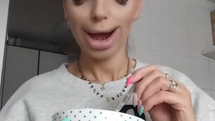 Rozmowa pomiędzy kolegami #uśmiechnijsię#rozmowa#koledzy#kobieta#humor#parodia#kabaret#