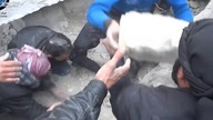 Akcja wydobycia dziecka spod gruzu SZOK!!!