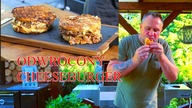 Odwrócony cheeseburger z karmelizowaną cebulą / Oddaszfartucha