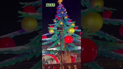 Karuzelo-choinka na jarmarku w Warszawie.  Co o niej sądzicie?