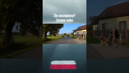 Nagle przyczepka WYSTRZELIŁA spod auta sekundę później była w rowie!  #wypadek #droga #shock