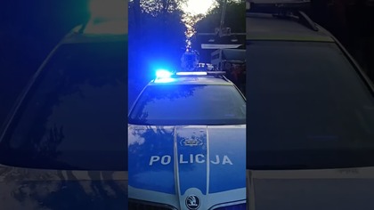 Blisko 500 tys  na dachu radiowozu 