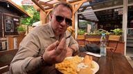 Darłówko - tym razem padło na smażalnie ryb Atol, kupiłem dorsza frytki i surówkę / Oddaszfartucha