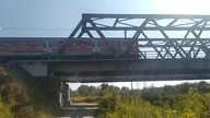 Kibel Polregio wjeżdża na most