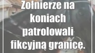 Żołnierze na koniach patrolowali fikcyjną granicę.  Szukali dywersantów