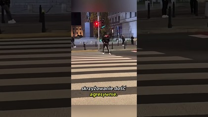  Kto tu złamał przepisy? Czerwone światło i agresywny przejazd! #shorts #droga #kierowcy #wypadek