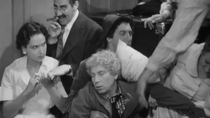 RETRO. - BRACIA MARX.  - Noc w operze.  (1935) lektor