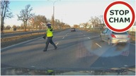 Policjant wbiega przed samochody na 3 pasmowej jezdni - kontrola drogowa #763 Wasze Filmy