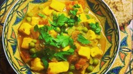 Ser Paneer w sosie z groszkiem