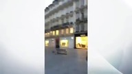 Uchwycony moment ataku w Paryżu