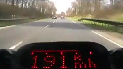 Czarne COŚ na drodze w Niemczech