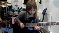 Ośmiolatka wymiata na gitarze elektrycznej !