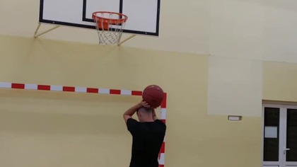 176cm tu 33 lata - WSAD POD NOGĄ NAD OSOBĄ #shorts #viral #verticaljump