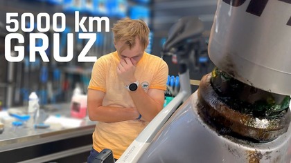 Tak się kończy ciągła jazda na rowerze w deszczu.  Rozbieramy całą szosę.