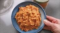 Pasta paprykowa z orzechami