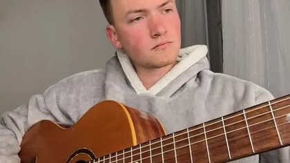 Nowe struny piękna sprawaStrojenie gitary to zabawa#gitara #strojenie #muzyka #ortega #vivox200pro