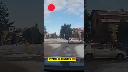 Wypadek na rondzie w Zgierzu #polscykierowcy #shorts #polska #motoryzacja