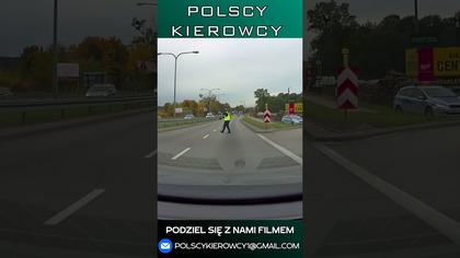 Policjant szaleje na drodze #shorts #polscykierowcy #policja