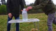 Experiment: the Balloons of Coca Cola & Fanta VS a Bottle of Mentos.