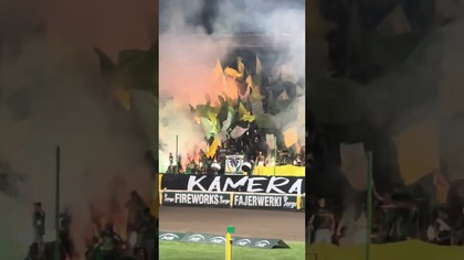 Światło, kamera, akcja - oprawa kibiców Falubazu na derbach #falubaz #sports #oprawa #kibice