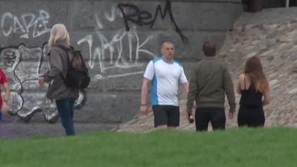 Przemoc wobec kobiety.  Jak reagują ludzie, a jak policja?