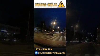 Wyprzedzanie na PDP na którym są piesi #polscykierowcy #polskiedrogi #motoryzacja #samochody #crash