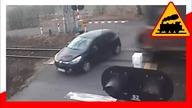 Omija szlaban i wjeżdza pod rozpędzony pociąg !!! #6 Bezpiecznie na Torach