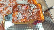 Proste ciasto jogurtowe z owocami - lekkie i puszyste jak chmurka!