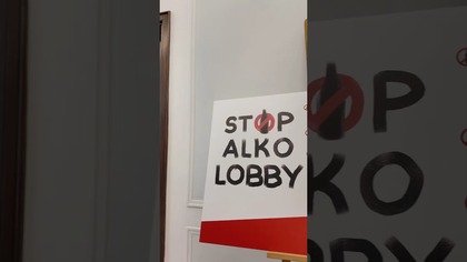To byłoby nawet wesołe, gdyby nie było szczytem hipokryzji.  