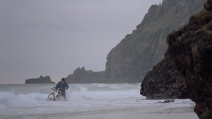 Lazurowy dynamit Blue Juice (1995) - Filmy i seriale online Darmowe Kino Vizjer.pl