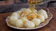 Pyzy ziemniaczane cebulką okraszone / Oddaszfartucha