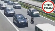 Po spożyciu alkoholu jeździł hulajnogą po autostradzie A6 #1451 Wasze Filmy