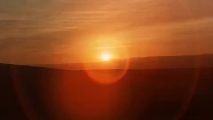 Z zaciśniętymi zębami, 1975. lektor.pl