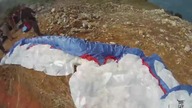 Zerwanie się linek paralotni w trakcie akrobacji